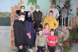 Волгодонские единороссы и общественники посетили пункты временного размещения беженцев