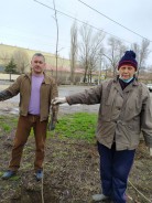 Все на субботник: депутаты вместе с избирателями приняли участие в уборке городских территорий