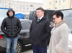 Школа 21 века: депутаты-единороссы оценили темпы строительства школы в квартале В-9