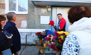 Округ 5 Открытие памятного знака в честь Алексея Бурдюгова