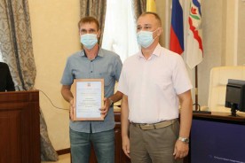 В Администрации Волгодонска поздравили с профессиональным праздником строителей и наградил лучших представителей отрасли