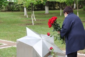 В Волгодонске возложили цветы к Стелле Победы и братским могилам