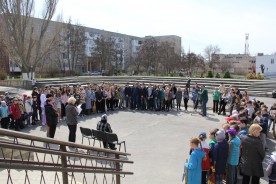 В микрорайоне №18 появилось три молодых клена в честь тружеников тыла