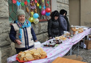 Пятьсот блинов, десятки конкурсов и одно на всех хорошее настроение – как в округе №18 провожали Масленицу
