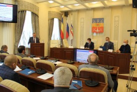Глава Администрации Виктор Мельников представил перед депутатами отчет работы за прошлый год