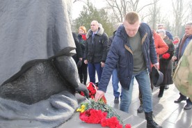 Сотни волгодонцев собрались на митинг, посвященный 31-й годовщине вывода советских войск из Афганистана