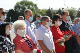 В Волгодонске открыли памятник детям войны