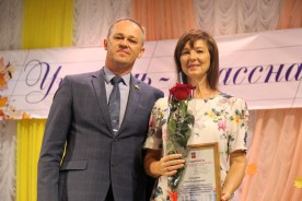 Волгодонские учителя принимали поздравления от руководства города