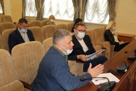 Школьное питание: депутаты обсудили как стали кормить детей в новом учебном году