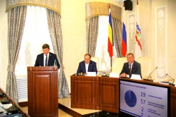 Председатель Волгодонской городской Думы-глава города Волгодонска Сергей Ладанов отчитался перед депутатами о проделанной в 2023 году работе