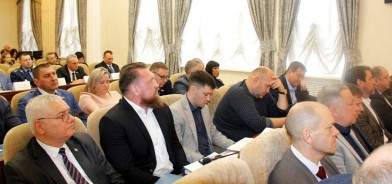 Председатель Волгодонской городской Думы-глава города Волгодонска Сергей Ладанов отчитался перед депутатами о проделанной в 2023 году работе
