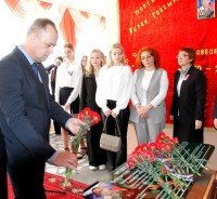 Героями не рождаются, героями становятся! В школе №9 открыли Парту Героя в честь выпускника Владислава Медведева