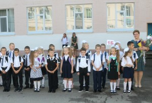 В Волгодонске депутат округа № 4 Георгий Ковалевский поздравил школу № 9 с новым учебным годом и юбилеем