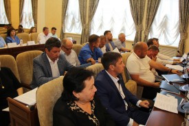  Дума после каникул: успехи выпускников, корректировки в бюджете, изменения в благоустройстве