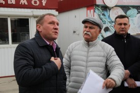 Комиссия по строительству на проспекте Строителей: реконструкция нового торгового центра вызывает массу вопросов у горожан