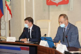 Глава Администрации Виктор Мельников представил перед депутатами отчет работы за прошлый год