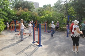 В избирательном округе №18 открыли спортивную площадку с тренажерами