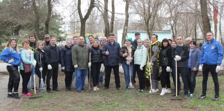 На субботник в парк «Победа» вышли 260 человек