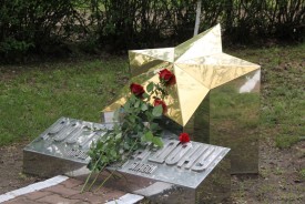 В Волгодонске возложили цветы к Стелле Победы и братским могилам