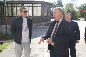 «Народная программа»: волгодонские депутаты-единороссы провели мониторинг ремонта городских скверов