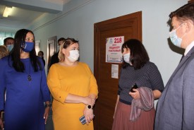 Поддержка врачей и автоволонтерство: депутаты-единороссы посетили коллектив Детской городской больницы