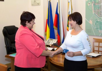 Торжественное вручение партийных билетов прошло в городе Волгодонске