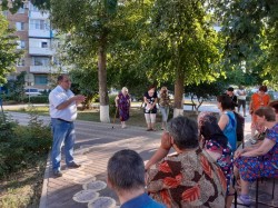Депутат округа № 4 Думы Волгодонска Георгий Ковалевский провел встречу с жителями двора «Комфортная среда»
