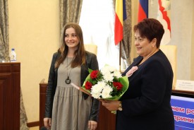 Майская Дума: юбилей депутатов, поздравление предпринимателей и рассмотрение отчета о работе прокуратуры