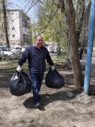 Депутаты вместе с жителями провели субботники в избирательных округах