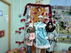 В общественных приемных депутатов началось вручение подарков