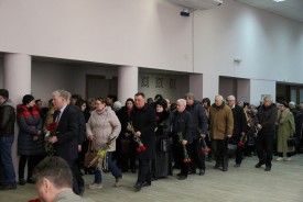 Сотни волгодонцев пришли проститься с Почётным гражданином Виктором Жуковым