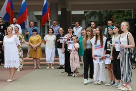 Поднимаем свой флаг: депутаты вместе с горожанами поддержали гимном страны наших спортсменов на открытии Олимпиады в Токио