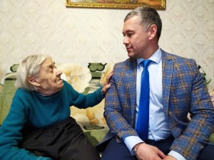 Округ 5 вручение подарков ветеранам