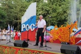 Волгодонские депутаты вместе с жителями отметили День России в парке «Победы»