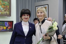 Людмила Ткаченко и депутаты посетили выставку «Вернисаж»