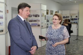 Сергей Ладанов посетил открытие выставки, посвященной 85-летию Ростовской области
