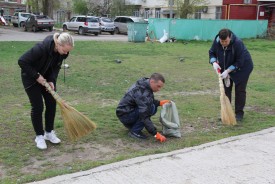 Субботники в округах: как депутаты вместе с жителями благоустраивают общественные пространства