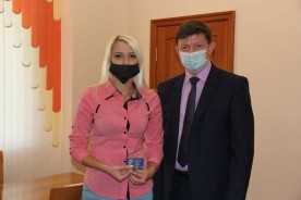 Председатель Волгодонской городской Думы – глава города вручил партбилеты «Единой России»