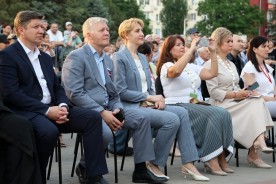 Волгодонск отметил День России – народными гуляниями и  творческим фестивалем народов юга России