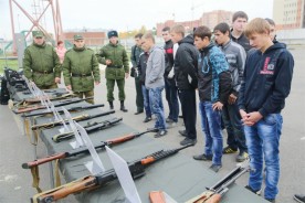День призывника отметили демонстрацией военной мощи
