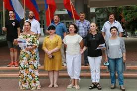 Поднимаем свой флаг: депутаты вместе с горожанами поддержали гимном страны наших спортсменов на открытии Олимпиады в Токио