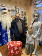 В общественных приемных депутатов началось вручение подарков