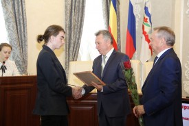 Пятнадцать одаренных детей будут получать именные стипендии