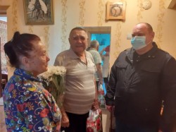 В Волгодонске депутат Георгий Ковалевский поздравил заслуженных жителей округа № 4 с Днем пожилого человека