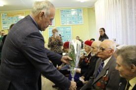 В школе №13 состоялось торжественное вручение медалей ветеранам 