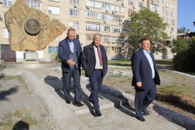 «Народная программа»: волгодонские депутаты-единороссы провели мониторинг ремонта городских скверов