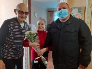 В Волгодонске депутат Георгий Ковалевский поздравил заслуженных жителей округа № 4 с Днем пожилого человека