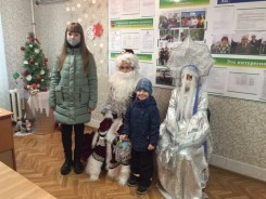 В общественных приемных депутатов началось вручение подарков