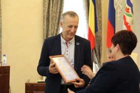 Майская Дума: юбилей депутатов, поздравление предпринимателей и рассмотрение отчета о работе прокуратуры