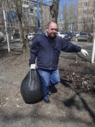 Все на субботник: депутаты вместе с избирателями приняли участие в уборке городских территорий